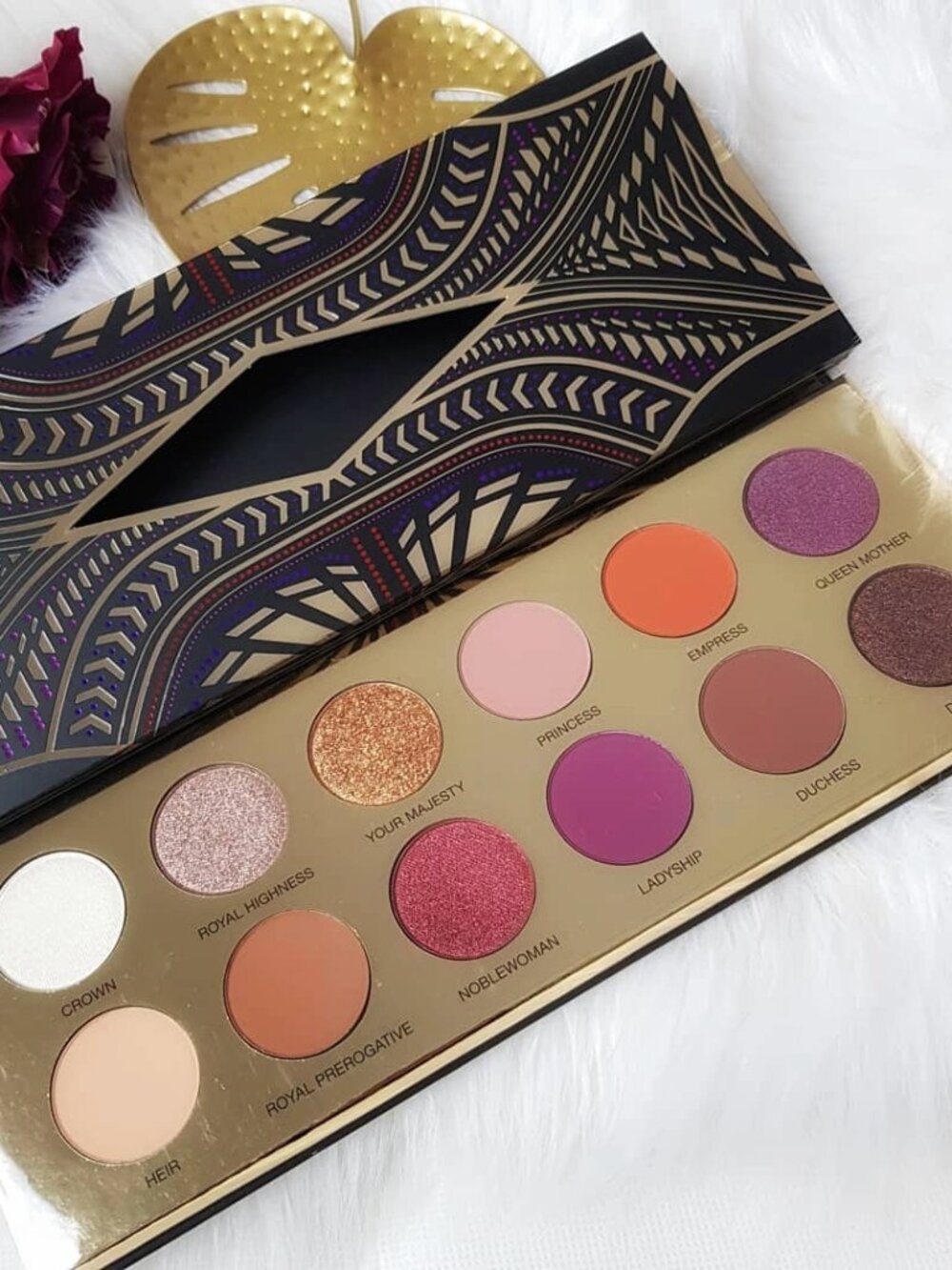 COLOURED RAINE ‘Queen of Hearts’ Eyeshadow Palette - 12 shades - RARE